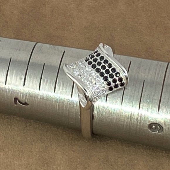 Parrty Time 1/3CT Black Sapphire & 1/3CT CZ's Pave Set in 925 Silver Ring Size 8 - Picture 1 of 5